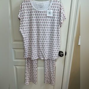 Brand new never worn Lila and Hayes pajamas White and Pink print  Pajama Set